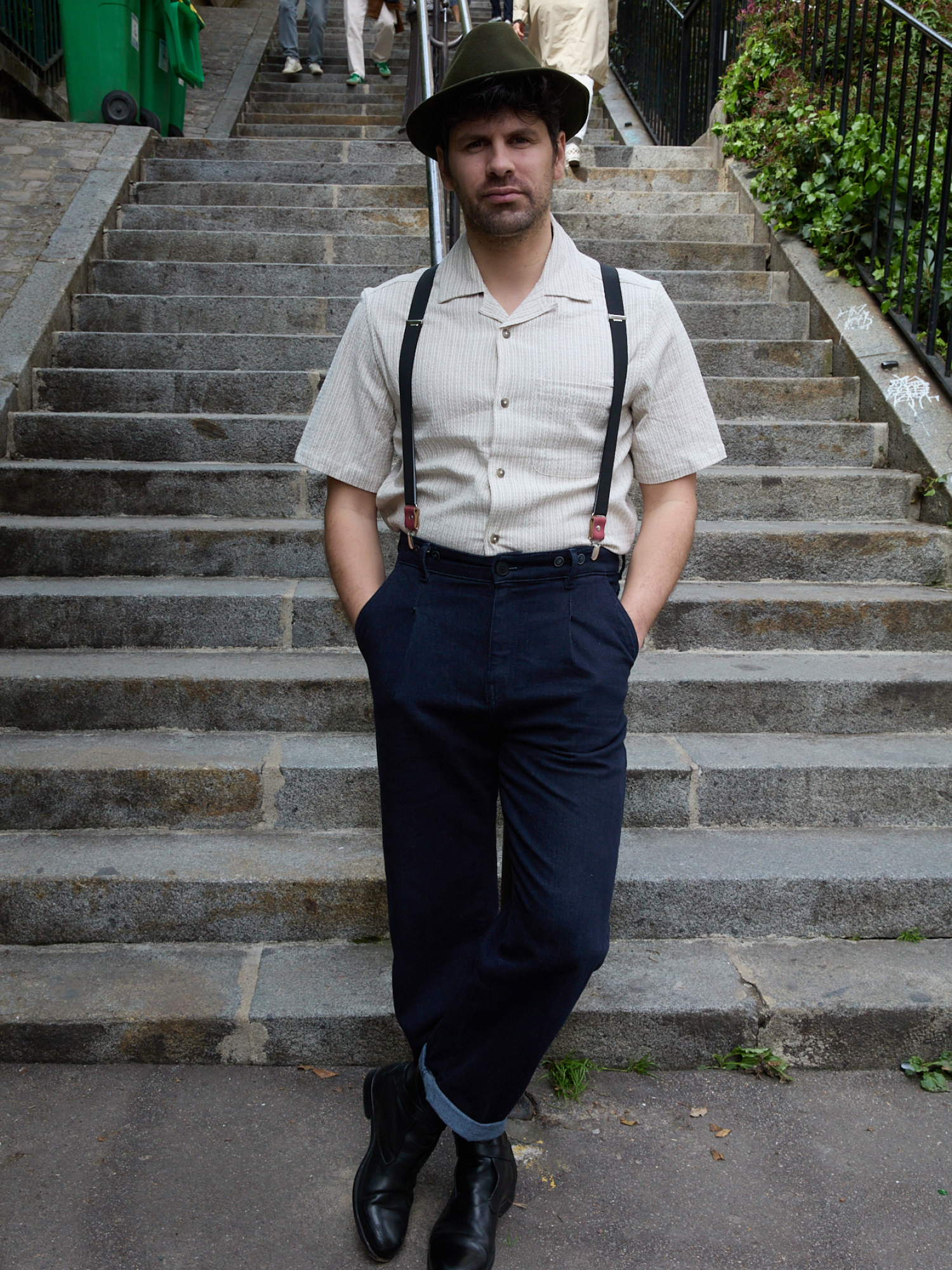 Bretelles mi-larges noir et rouge Les Grenobloises