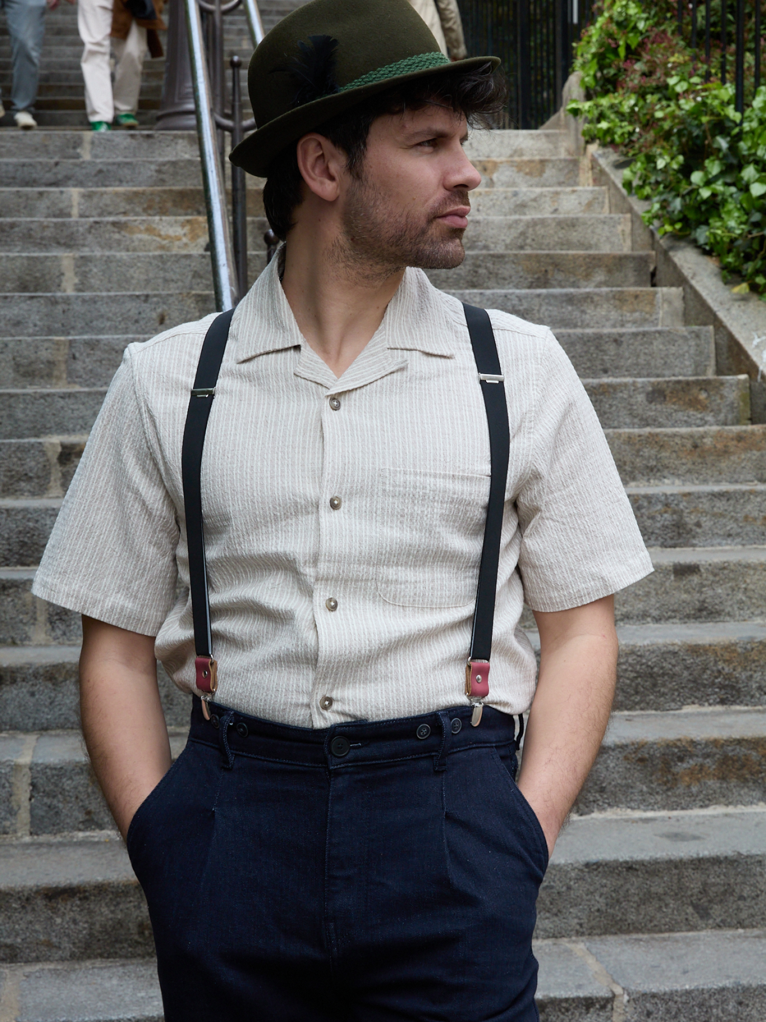 Bretelles mi-larges noir et rouge Les Grenobloises
